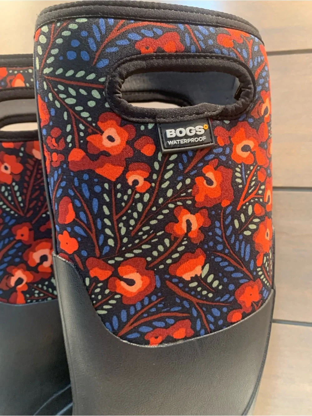 Bogs Womens Mesa Super Flowers Boot Black Red Sz 6 Waterproof Casual Outdoor